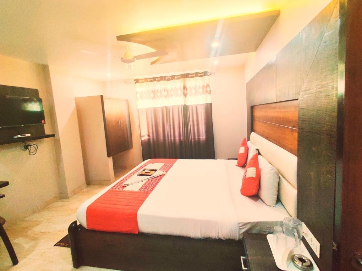 Hotel Amour By Rpi New Delhi Bagian luar foto