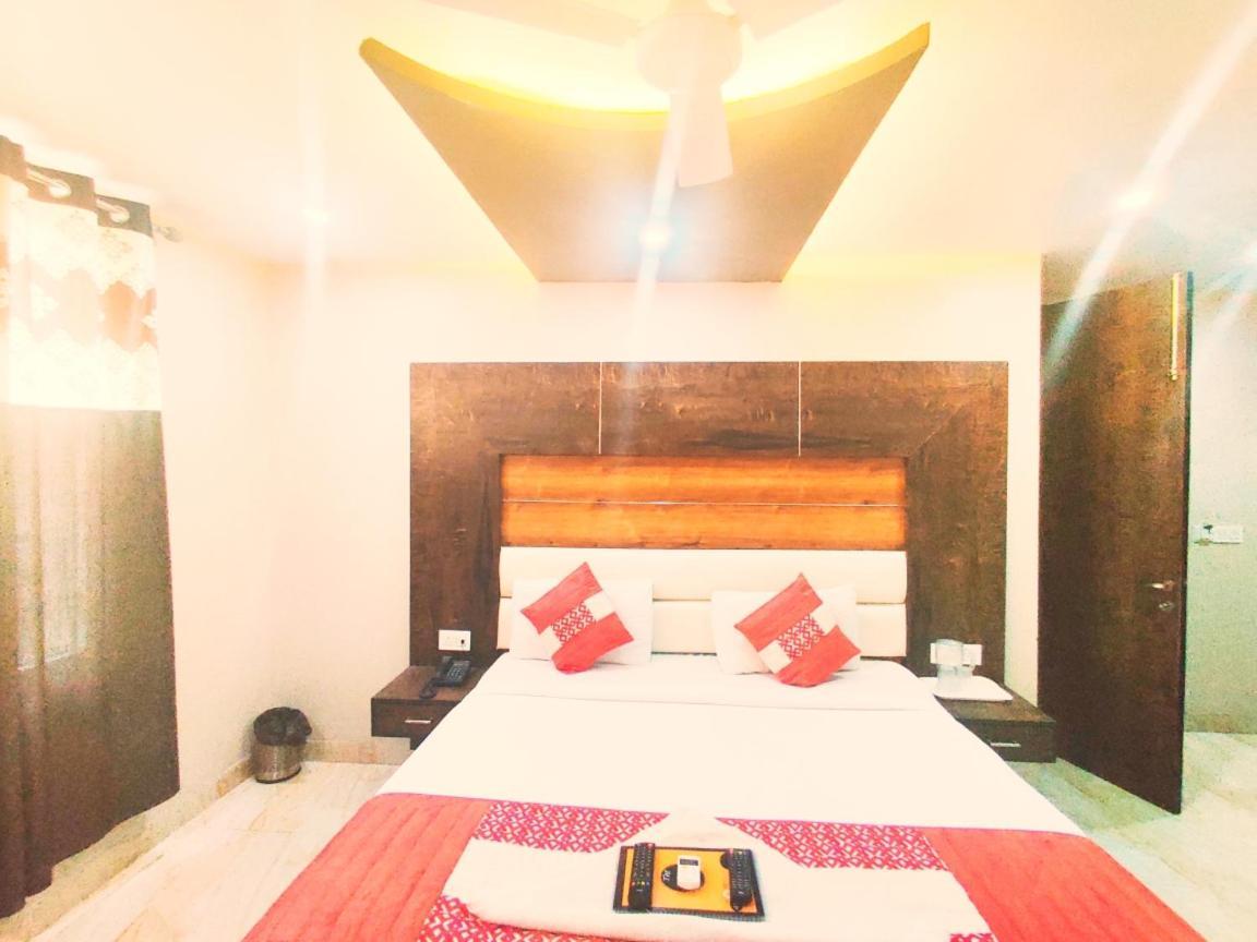 Hotel Amour By Rpi New Delhi Bagian luar foto