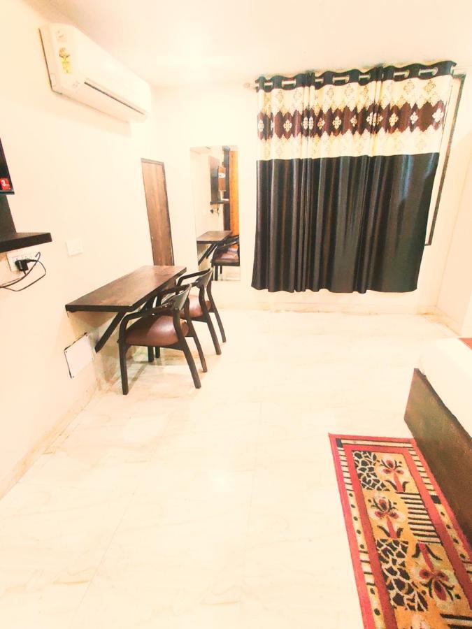 Hotel Amour By Rpi New Delhi Bagian luar foto