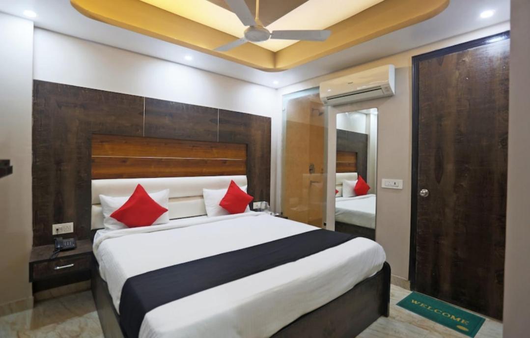 Hotel Amour By Rpi New Delhi Bagian luar foto