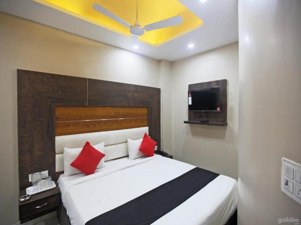 Hotel Amour By Rpi New Delhi Bagian luar foto