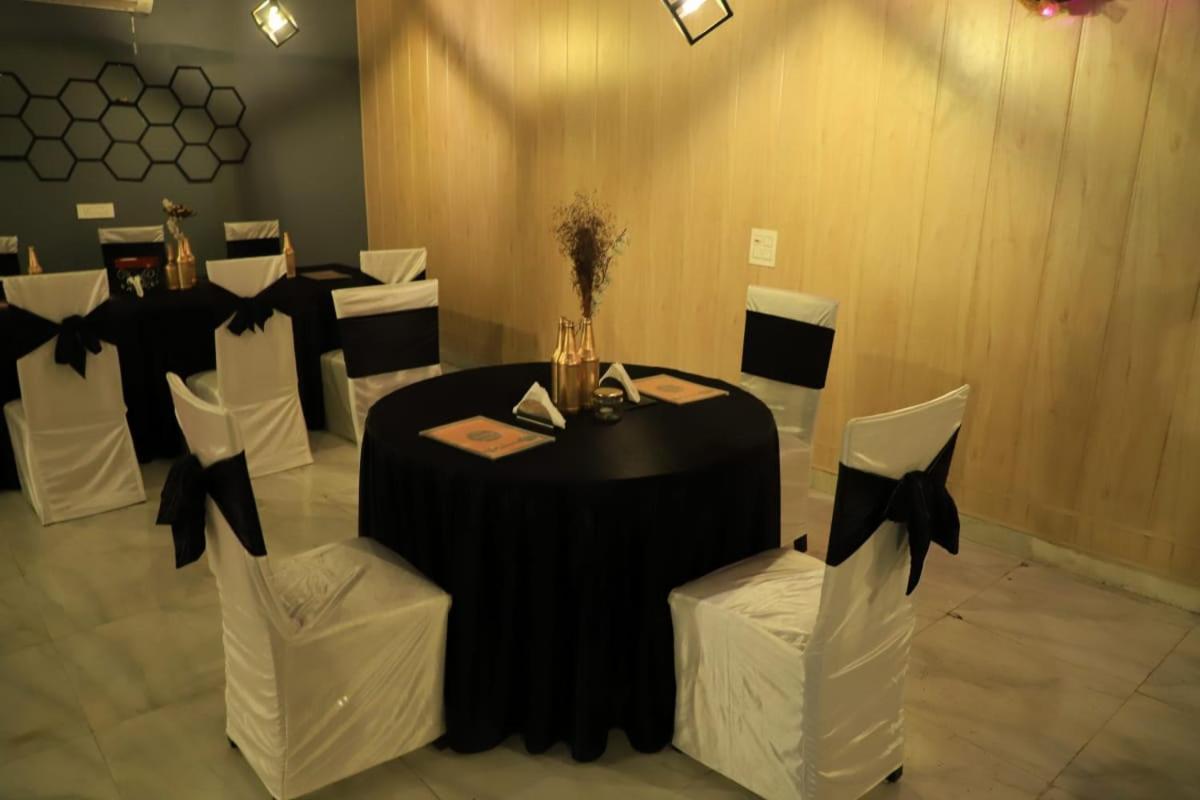 Hotel Amour By Rpi New Delhi Bagian luar foto