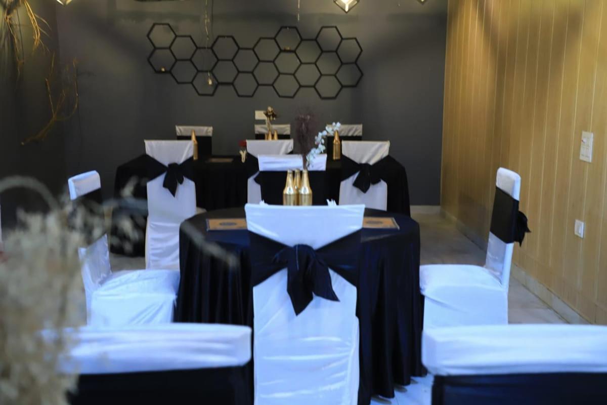 Hotel Amour By Rpi New Delhi Bagian luar foto