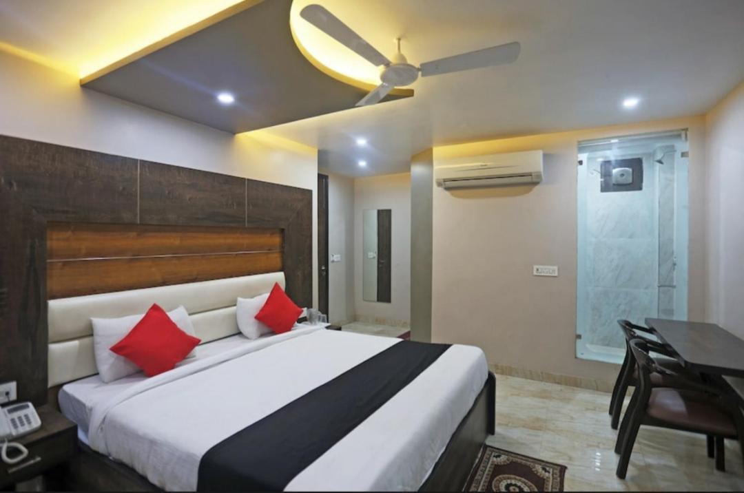 Hotel Amour By Rpi New Delhi Bagian luar foto