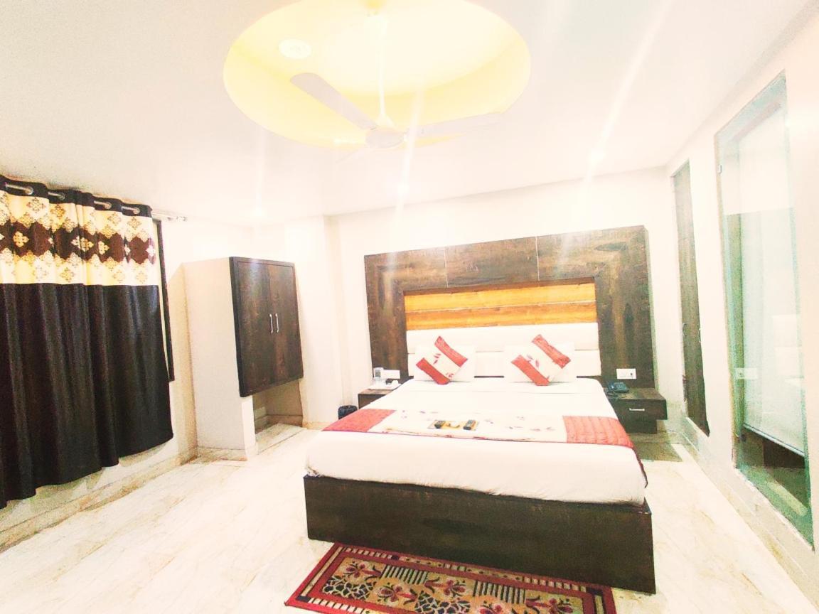 Hotel Amour By Rpi New Delhi Bagian luar foto